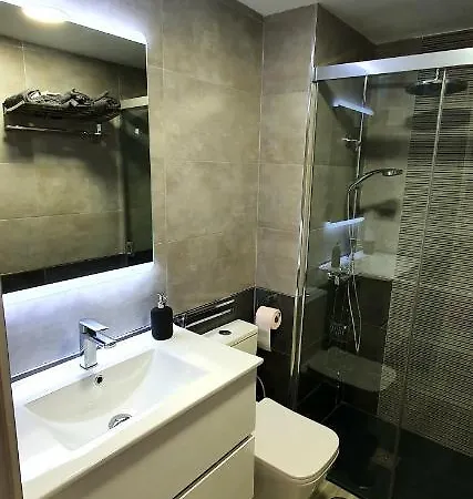Torremolinos Centro Holidays 托雷莫利诺斯