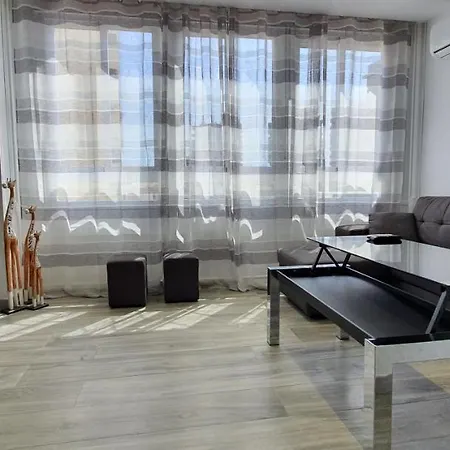 Torremolinos Centro Holidays 托雷莫利诺斯